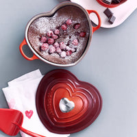 Cocotte Le Creuset « Cœur » en fonte émaillée avec bouton en acier inoxydable