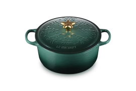 Le Creuset - Noel Kasserolle 4,2 Liter ø 24 cm Gusseisen grün Le Creuset - Noel braadpan 4,2 liter ø 24 cm gietijzer groen Braadpan Le Creuset