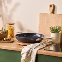 Le Creuset - Sauteuse Essential Antiadhésive 30 cm Sauteuse Le Creuset