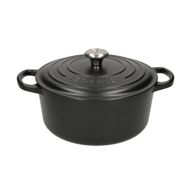 Le Creuset - Braten- / Schmorpfanne Signature rund Mattschwarz 20 cm 2,4 l (schwarze Innenseite) Le Creuset - Signature Braadpan Mat Zwart 20 cm (zwart interieur) Braadpan Le Creuset