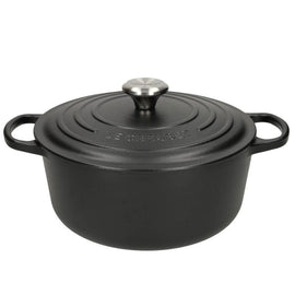 Le Creuset - Braten- / Schmorpfanne Signature rund Mattschwarz 28 cm 6,7 l (schwarze Innenseite) Le Creuset - Signature Braadpan Mat Zwart 28 cm (zwart interieur) Braadpan Le Creuset