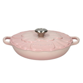 Le Creuset - Signature Campagnard Kasserolle Blossom 26 cm Muschelrosa Le Creuset - Signature Campagnard Braadpan Bloesem 26 cm Shell Pink Braadpan Le Creuset