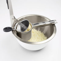 Presse-pommes de terre OXO en acier inoxydable 29 cm