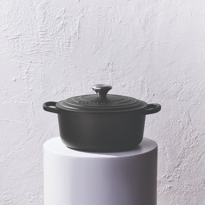 Le Creuset - Braten- / Schmorpfanne Signature rund Mattschwarz 22 cm 3,3 l (schwarze Innenseite)