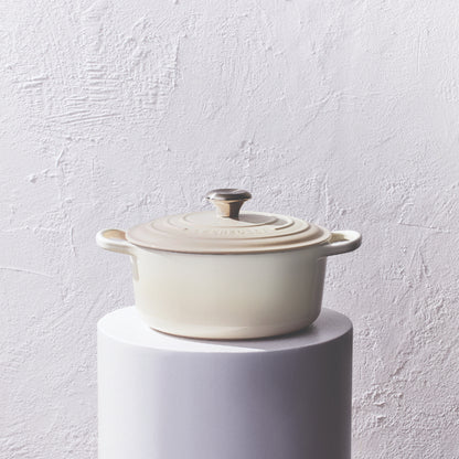 Le Creuset - Braten- / Schmorpfanne Signature rund Meringue 24 cm 4,2 l