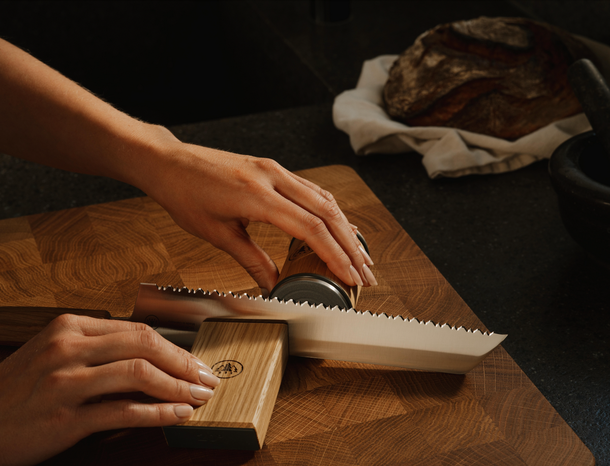 Horl - Couteau à pain en bois de noyer - Triple Pro Cut à double tranchant dentelé