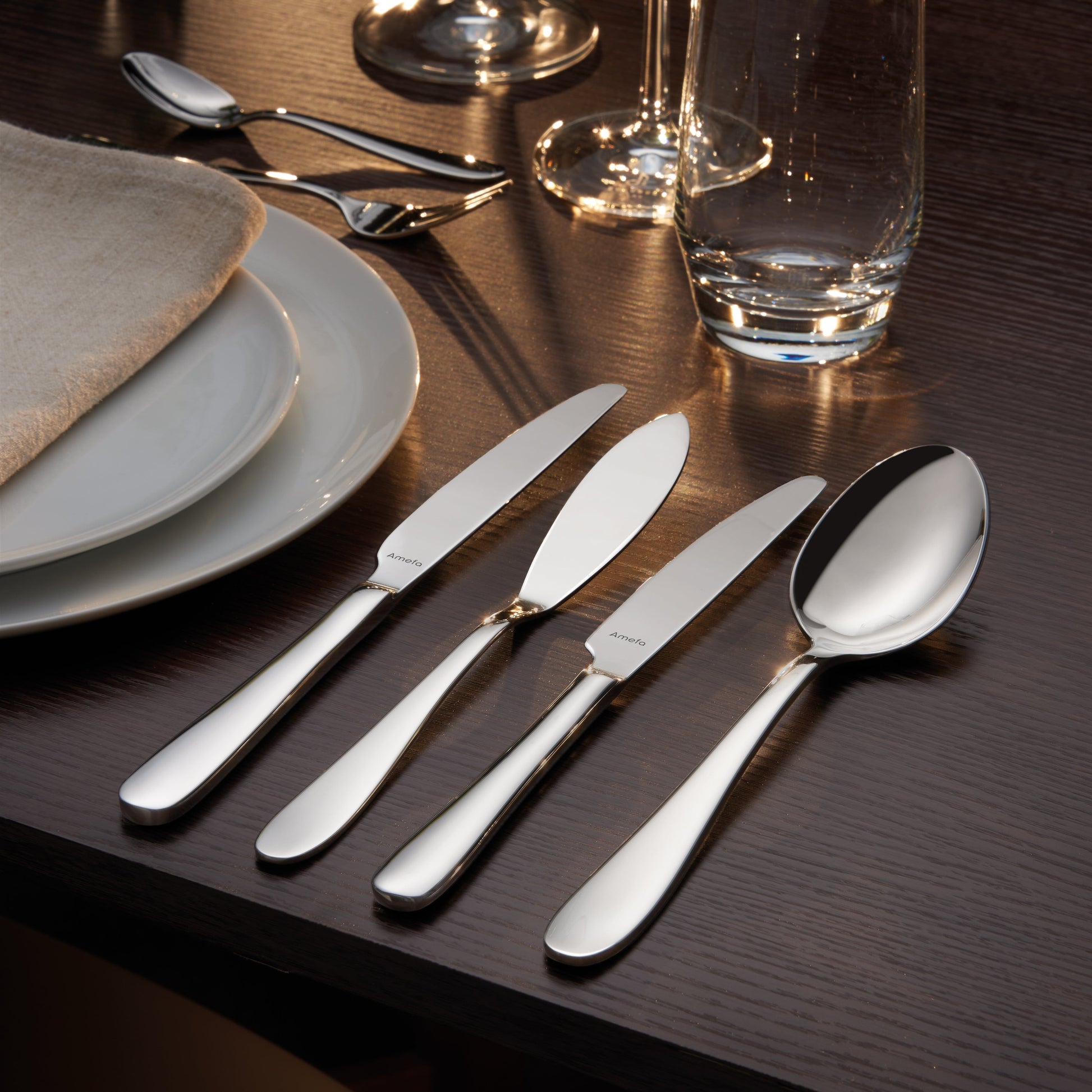 Amefa - Oxford - Coffret de couverts 24 pièces pour 6 personnes, finition brillante, présenté dans un luxueux coffret.